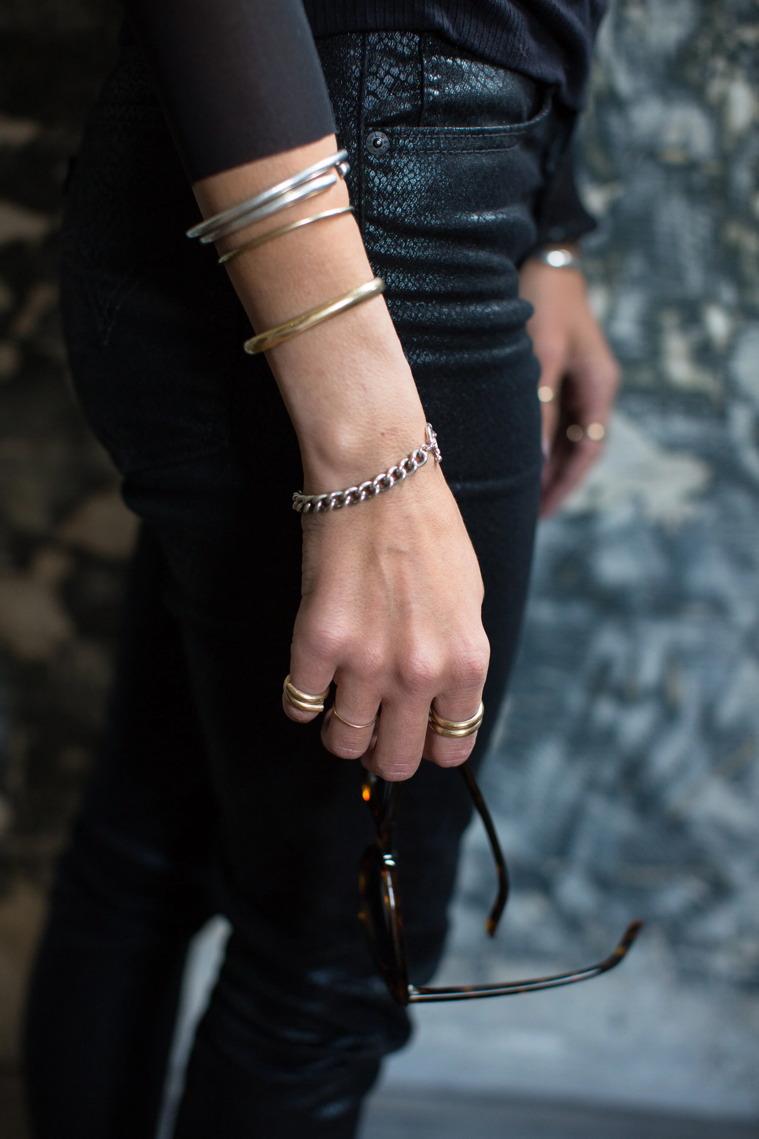 ●DOFFJASON● Crumble Chain Pearl Bracelet DJ24SSEBR001SLV Up and Down Adjustable Bracelet with Pearls | APM Monaco